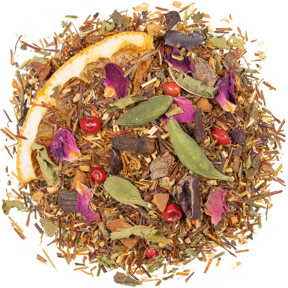 Honeybush-Tee mit Kardamom, Rosenblüten und Orangenscheibe als Chai-Mischung