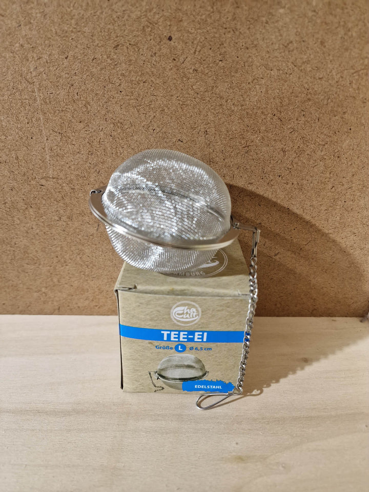Tee-Ei Ball Edelstahl Größe L auf Verpackung