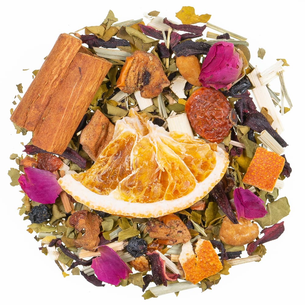 Lose Kräuterteemischung Winterwald mit Moringa mit Zimtstangen, Orangenscheibe, Rosenknospen und Moringablättern